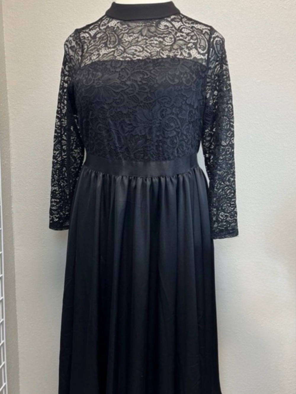 Torrid Black Lace & Satin Long Sleeve Maxi Dress - Picture 2 of 6